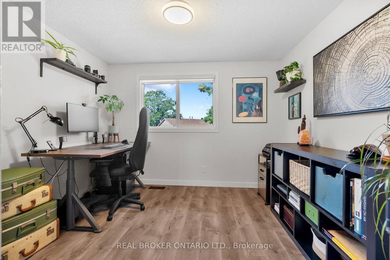 28983719/a-3911-old-richmond-road/arbeatha-park/ottawa/ontario/K2H8T9_24