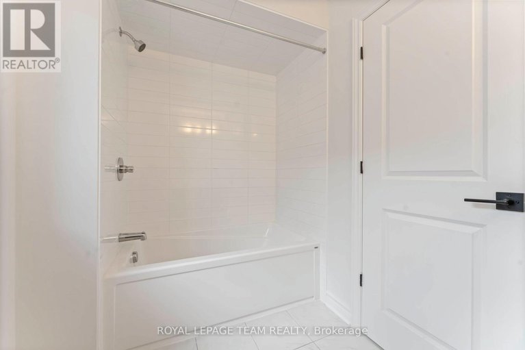 28647828/1010-brian-good-avenue/riverside-southgloucester-glen/ottawa/ontario/K4M0R3_43