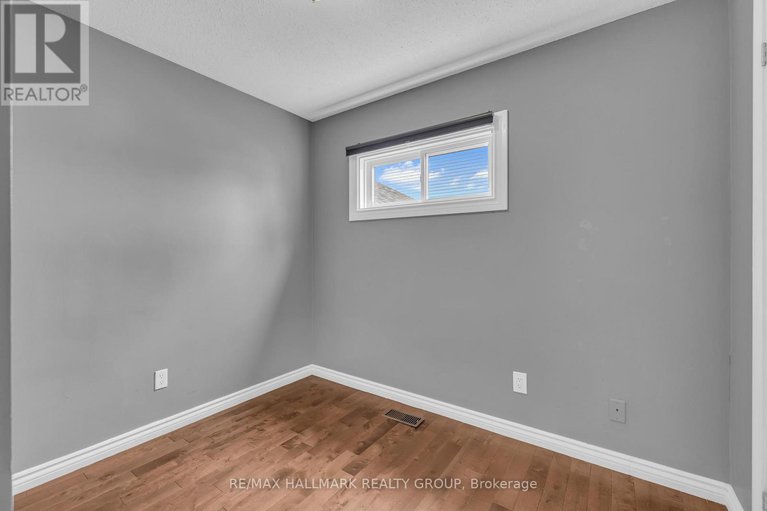 28280542/8-scharf-lane/glencairnhazeldean/ottawa/ontario/K2L2K2_19