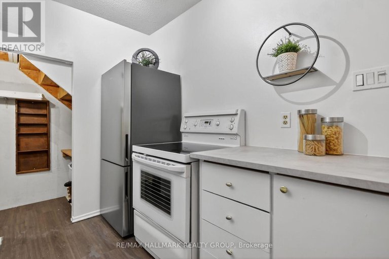 29306749/15-2640-draper-avenue/redwood-park/ottawa/ontario/K2H8V3_15