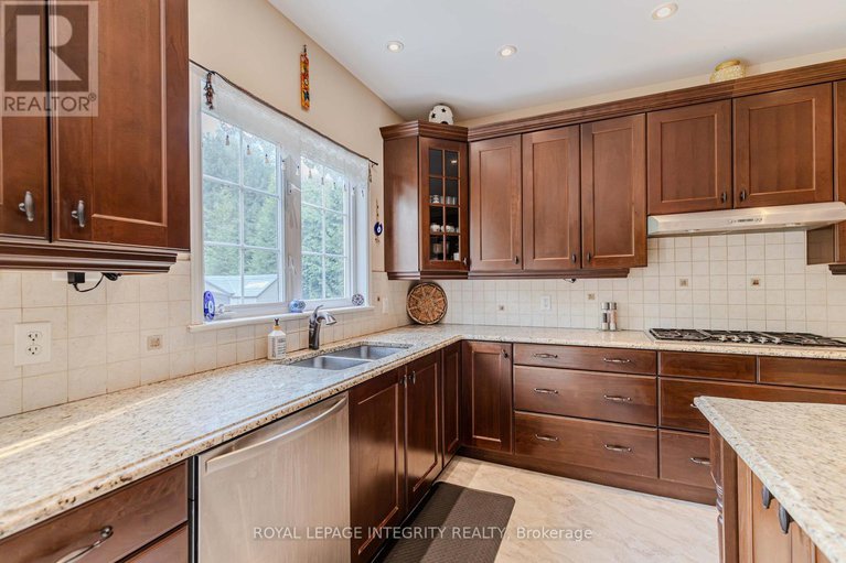 28715997/313-eckerson-avenue/stittsville-south/ottawa/ontario/K2S0K8_14