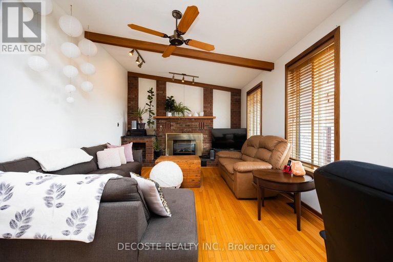 29630815/100-macleod-crescent/alexandria/north-glengarry/ontario/K0C1A0_15