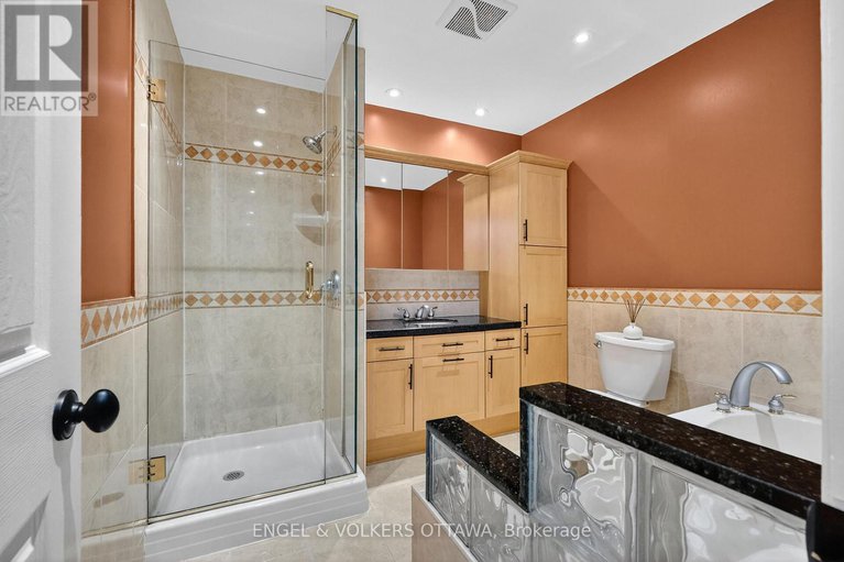 29238292/c8-111-echo-drive-w/ottawa-east/ottawa/ontario/K1S5K8_25