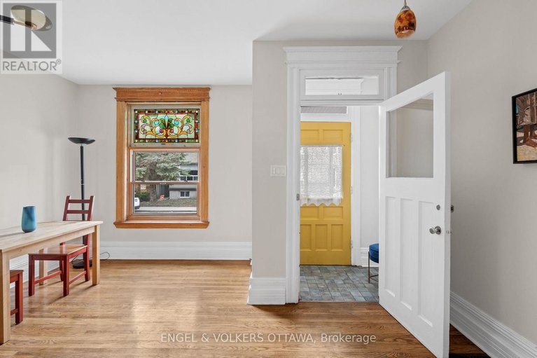 28203479/95-goulburn-avenue/sandy-hill/ottawa/ontario/K1N8C9_2