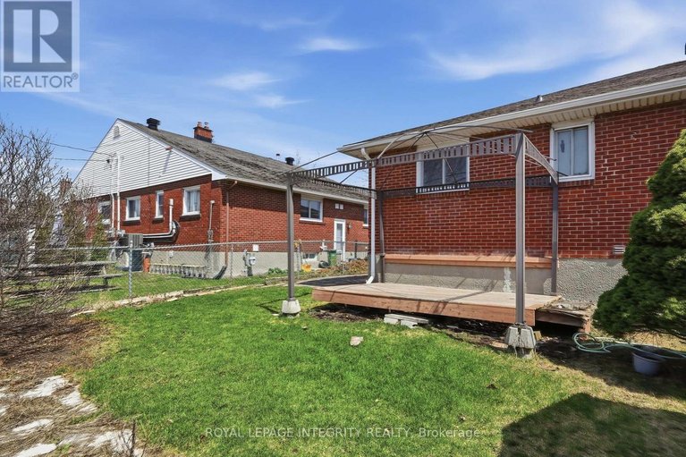 29652351/754-cummings-avenue/castle-heightsrideau-high/ottawa/ontario/K1K2L1_30