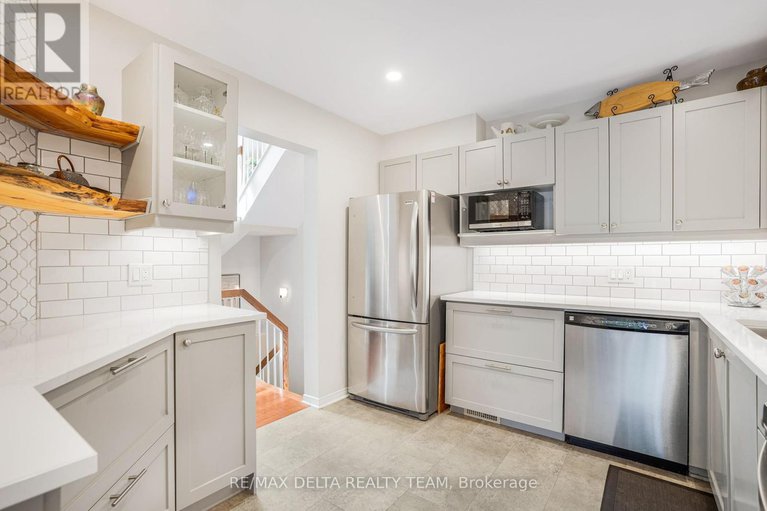 28932802/6320-sablewood-place/chapel-hill/ottawa/ontario/K1C7M6_9
