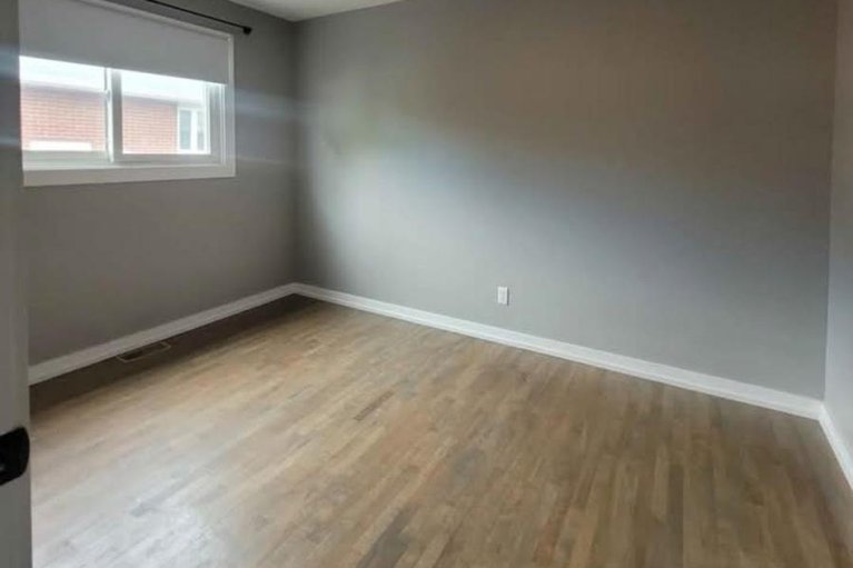 28895850/726-cummings-avenue/castle-heightsrideau-high/ottawa/ontario/K1K2L1_16