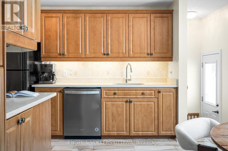 28957862/16-benson-street/borden-farmstewart-farmcarleton-heightsparkwood-hills/ottawa/ontario/K2E5J5_18