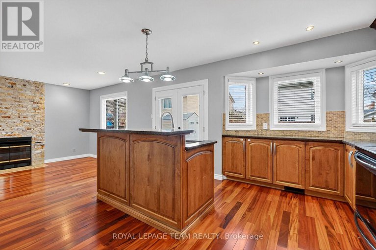 29190143/1475-york-mills-drive/fallingbrookridgemount/ottawa/ontario/K4A2N5_11