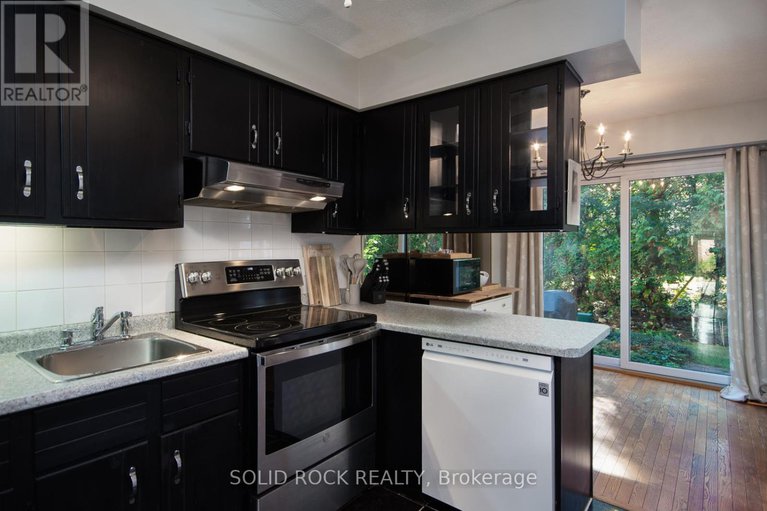 28965258/3-63-ramsgate-private/mooneys-bayriverside-park/ottawa/ontario/K1V8M4_21