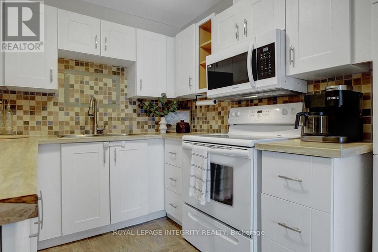 29178454/34-stokes-crescent/glencairnhazeldean/ottawa/ontario/K2L2Z4_11