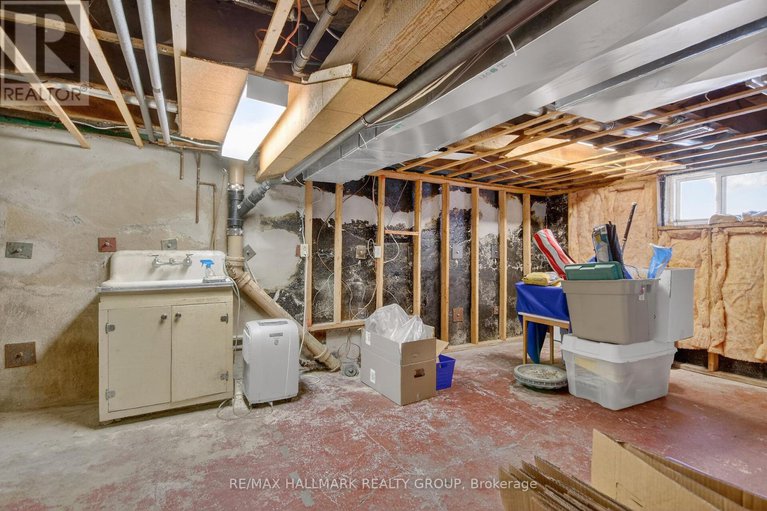 29421781/512-melbourne-avenue/mckellarhighland/ottawa/ontario/K2A1W5_39