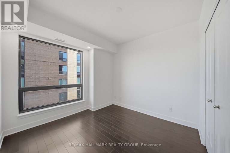 29589387/2406-180-george-street/lower-townbyward-market/ottawa/ontario/K1N0G8_7