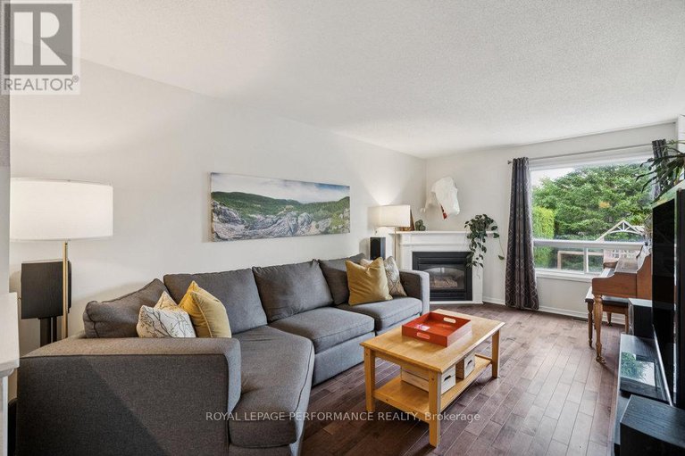 28591914/1869-hennessy-crescent/fallingbrookgardenway-south/ottawa/ontario/K4A3X8_16