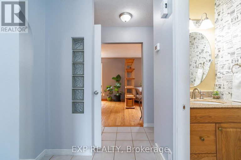 28989665/22-rickey-place/glencairnhazeldean/ottawa/ontario/K2L2E3_4