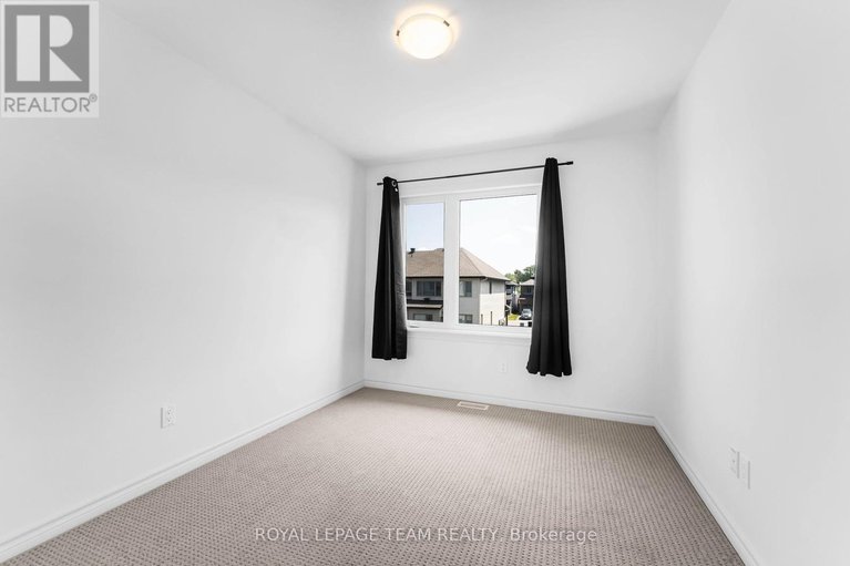28517171/393-cornice-st-street/mer-bleuebradley-estatesanderson-park/ottawa/ontario/K1W0P6_14