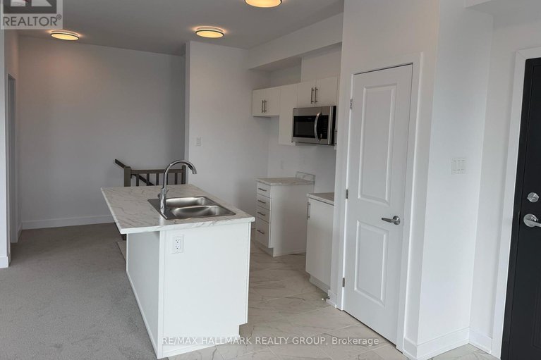 28493052/1017-silhouette-private/cedargrovefraserdale/ottawa/ontario/K2J2R3_7