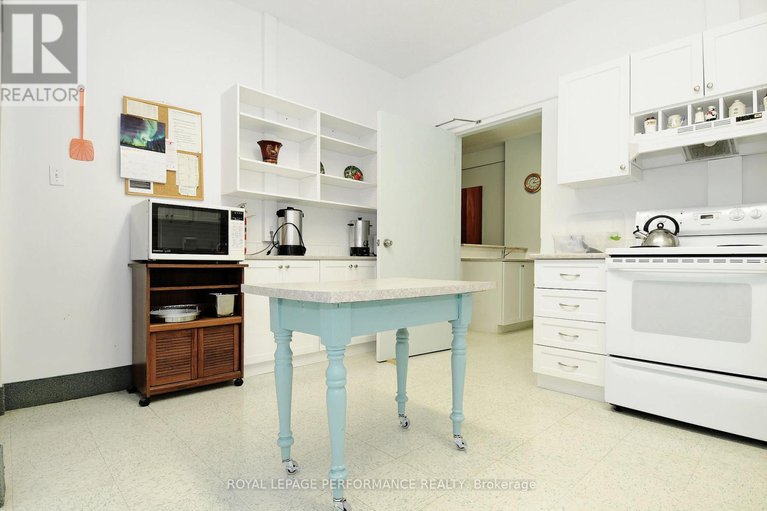 28970576/113-1465-baseline-road/copeland-park/ottawa/ontario/K2C3L9_31