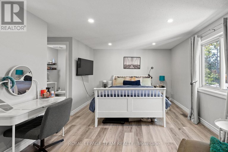 29049397/1578-cheevers-crescent/fallingbrookpineridge/ottawa/ontario/K4A2J8_20