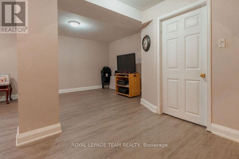 29615075/16-pickwick-drive/cedargrovefraserdale/ottawa/ontario/K2J3G1_33