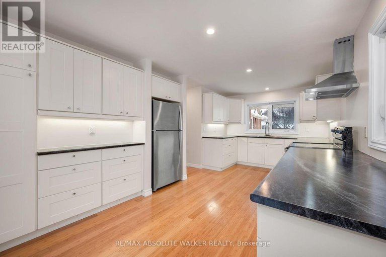 29436734/1-stradwick-avenue/cedargrovefraserdale/ottawa/ontario/K2J2X3_12