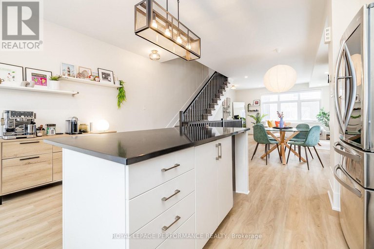 29270056/225-makadewa-private-w/cfb-rockcliffe-and-area/ottawa/ontario/K1K0P2_25