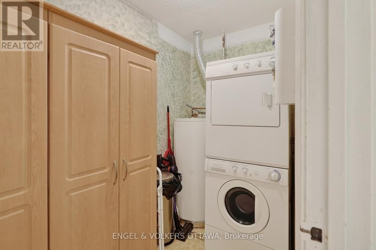 29581107/208-6-terrace-drive/westcliffe-estates/ottawa/ontario/K2H9J2_11