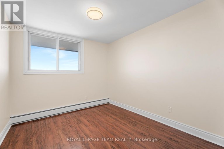 28274883/2004-415-greenview-avenue/britannia/ottawa/ontario/K2B8G5_12