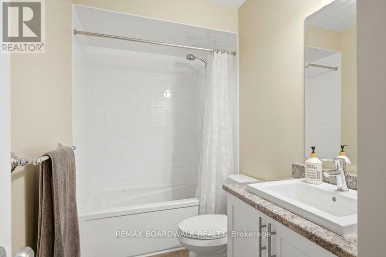 29343898/306-rainrock-crescent/mer-bleuebradley-estatesanderson-park/ottawa/ontario/K1W0J8_27