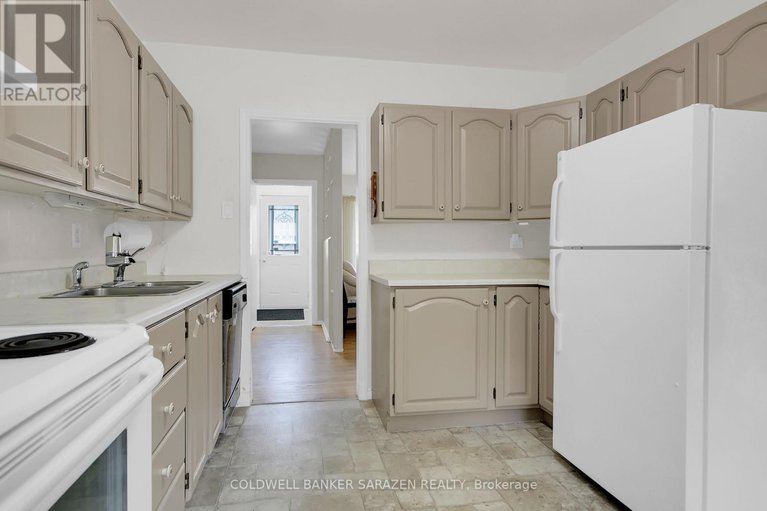 28626682/70-viewmount-drive/meadowlandscrestview/ottawa/ontario/K2G3C3_17