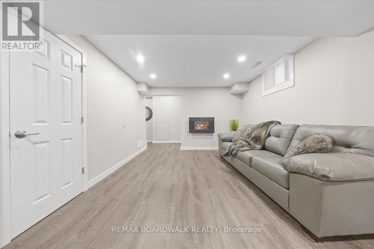 29620053/232-burnaby-drive/stittsville-north/ottawa/ontario/K2S0J9_36