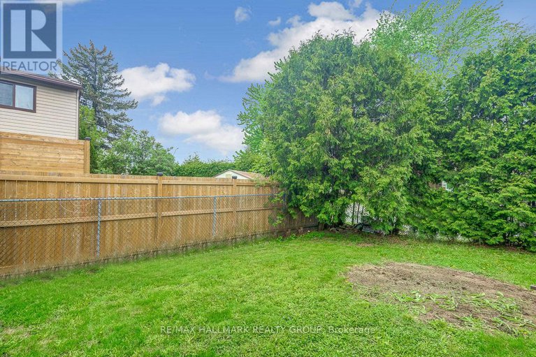 28349257/1701-lafrance-drive/queenswood-heights-south/ottawa/ontario/K1E2L7_36