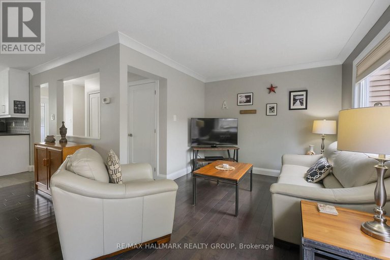 28538565/296-pintail-terrace/chatelaine-village/ottawa/ontario/K1E2A1_10