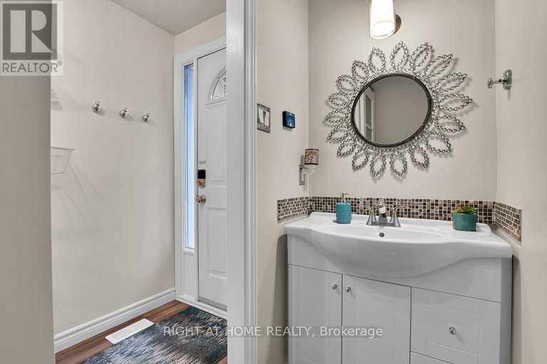 29603149/e-1700-lamoureux-drive/queenswood-heights-south/ottawa/ontario/K1E2N2_14