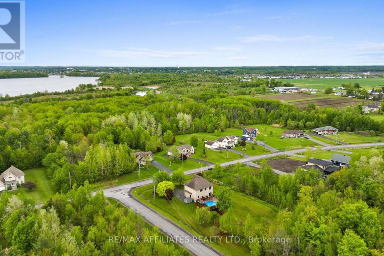 28373926/621-du-bercail-street/lorignal/champlain/ontario/K0B1K0_47