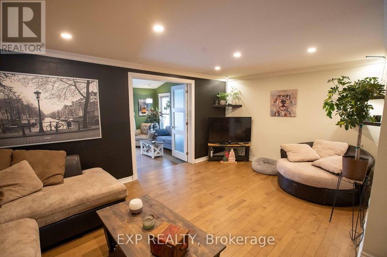 29215003/1108-grenoble-crescent/orleans-wood/ottawa/ontario/K1C2C6_9