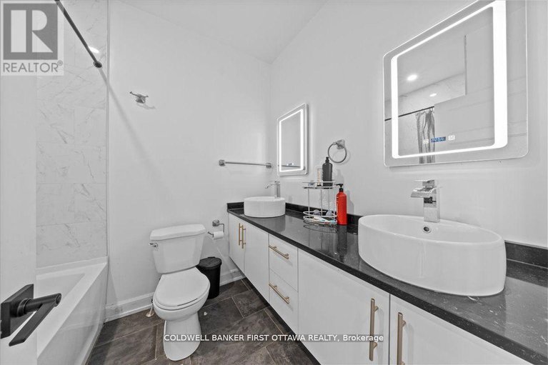 29638665/562-queen-mary-street/overbrookcastle-heights/ottawa/ontario/K1K1W1_17