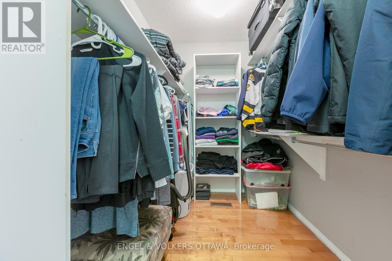 28489478/6149-westwater-crescent/orleans-village/ottawa/ontario/K1W1E1_27