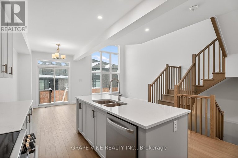 29267393/445-haresfield-court/riverside-southgloucester-glen/ottawa/ontario/K4M0B6_14