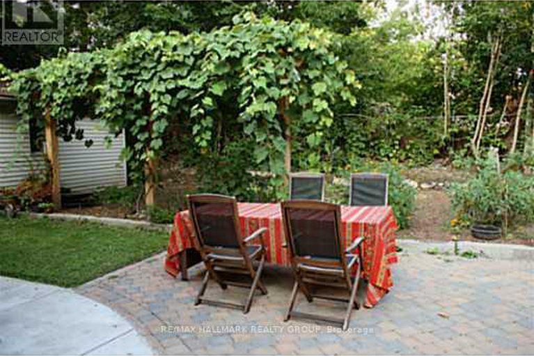 28431922/208-210-renouf-avenue/overbrook/ottawa/ontario/K1K3T1_24