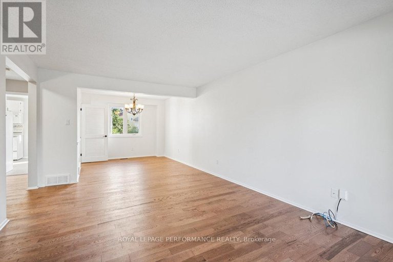 29029572/8-gillespie-crescent/hunt-club-woods/ottawa/ontario/K1V9X8_13