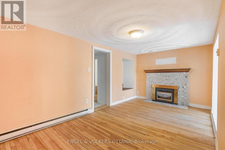 28243621/467-edgeworth-avenue/woodroffe/ottawa/ontario/K2B5L2_7
