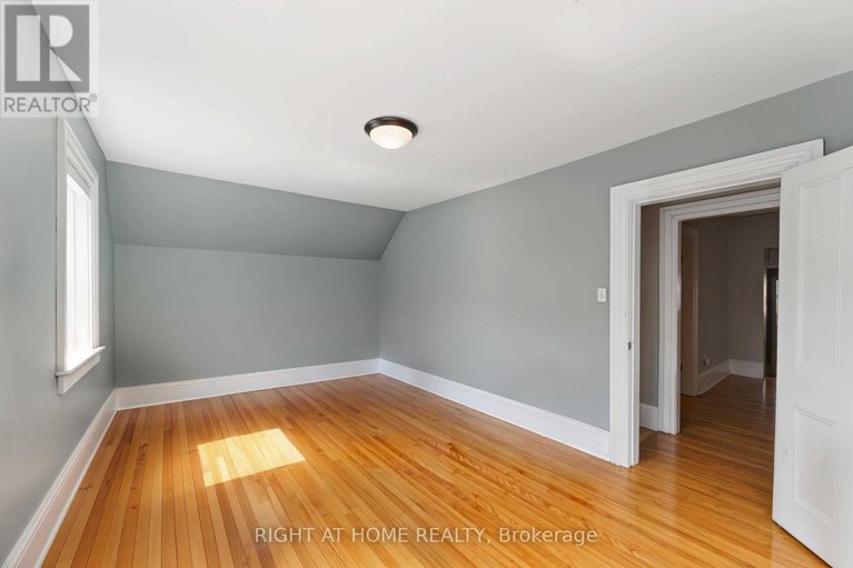 28483202/183-augusta-street/sandy-hill/ottawa/ontario/K1N8B9_21