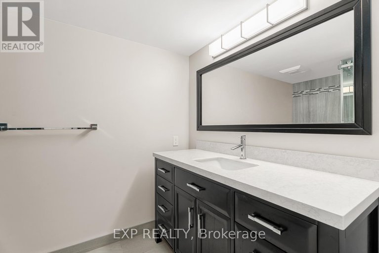 28330540/1822-thornecrest-street/chapel-hill/ottawa/ontario/K1C6K9_37