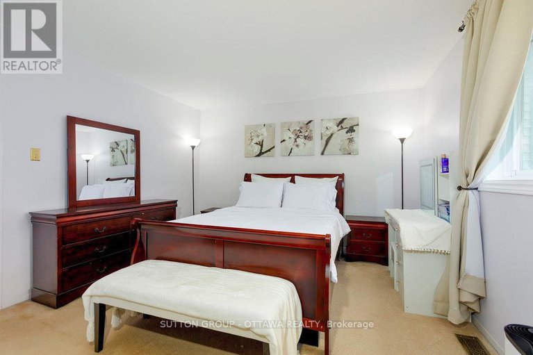 28553457/1951-greenvale-lane/chateauneuf/ottawa/ontario/K1C6E2_23