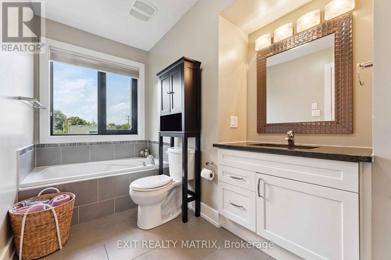 29666799/97-queen-mary-street/overbrookcastle-heights/ottawa/ontario/K1K1X6_24