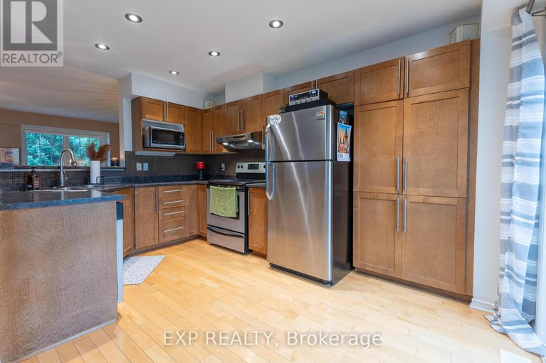 28967265/2341-glandriel-crescent/springridgeeast-village/ottawa/ontario/K4A4S8_10