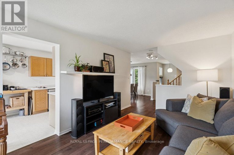 28591914/1869-hennessy-crescent/fallingbrookgardenway-south/ottawa/ontario/K4A3X8_18