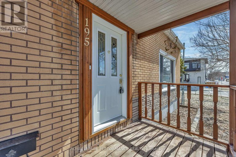 28423853/195-baribeau-street/vanier/ottawa/ontario/K1L7R4_7