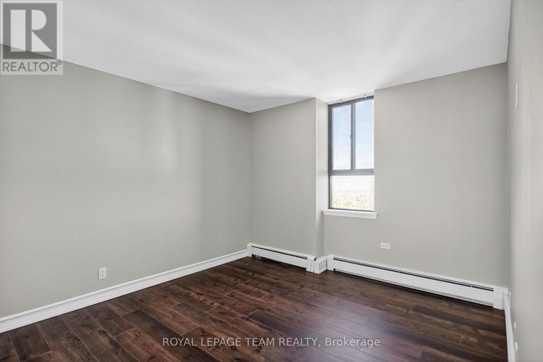 28946102/25092510-515-st-laurent-boulevard/viscount-alexander-park/ottawa/ontario/K1K3X5_32